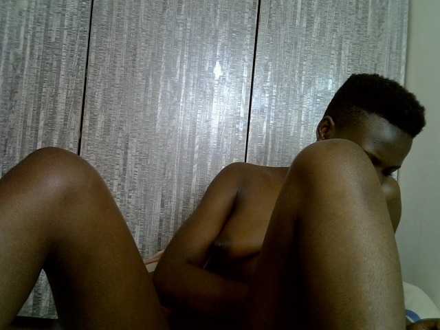 Prettieme12 live cam on BongaCams
