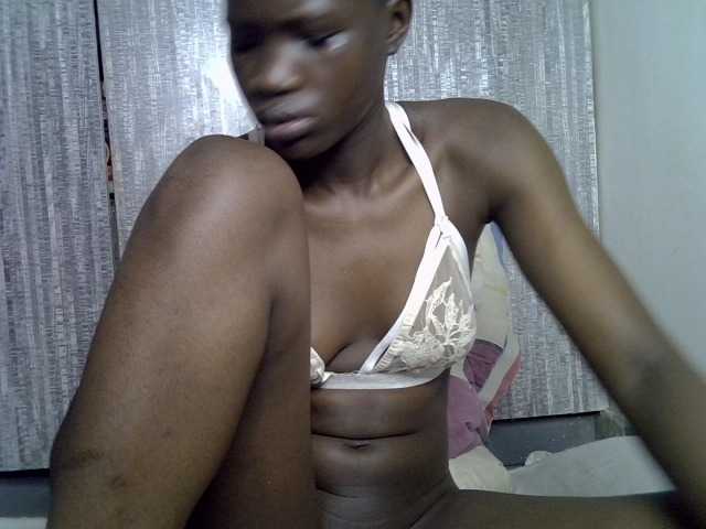 Prettieme12 live cam on UnifiedCams