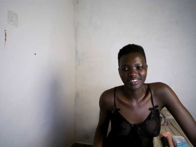 Prettieme12 live webcam show