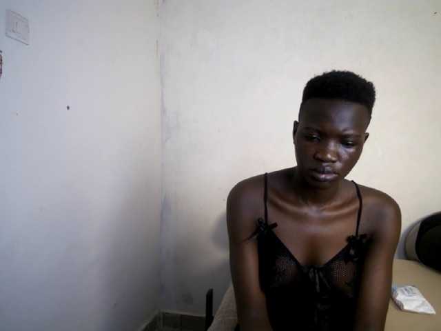Prettieme12 live cam on BongaCams