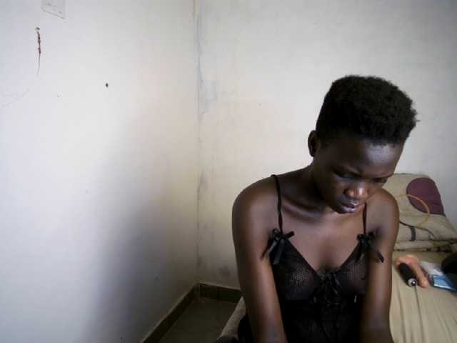Prettieme12 live webcam show