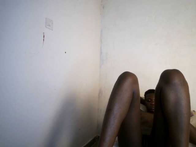 Prettieme12 live cam on BongaCams