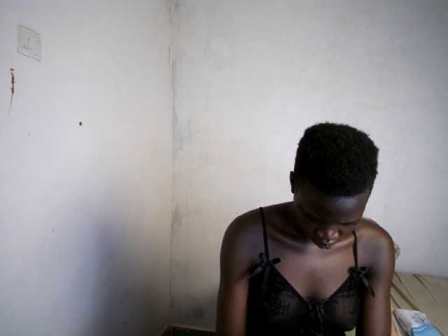 Prettieme12 live webcam show