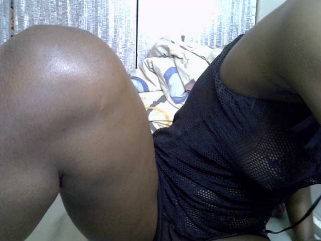 Prettieme12 live cam on BongaCams