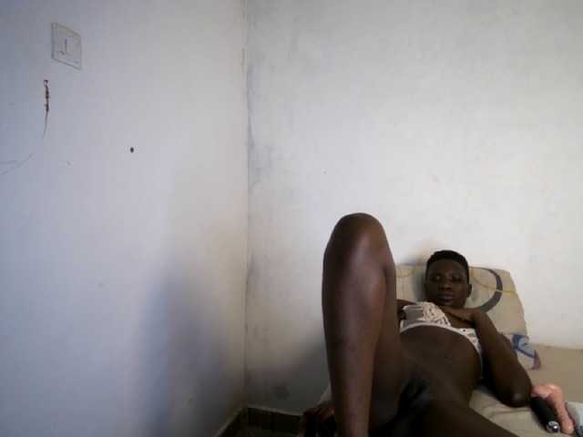 Prettieme12 live webcam show
