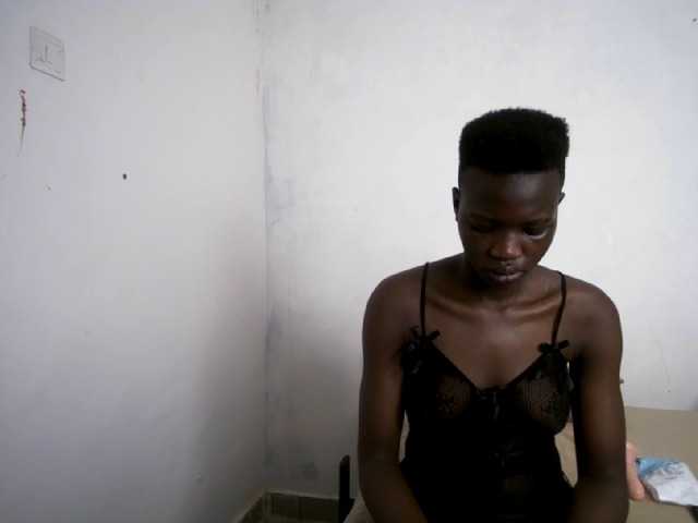 Prettieme12 live cam
