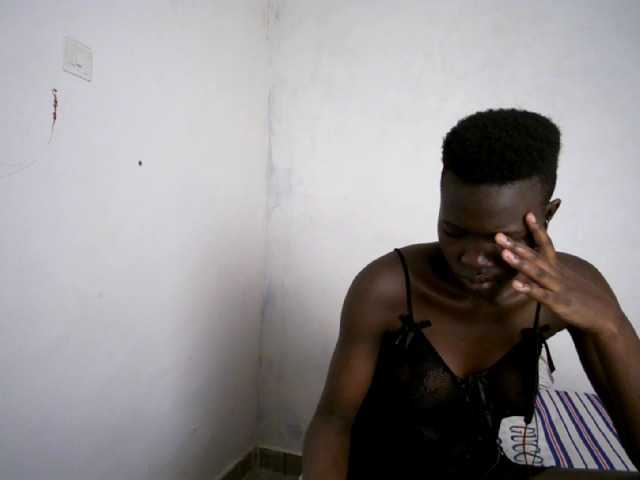 Prettieme12 live cam on BongaCams