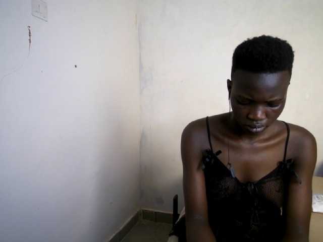 Prettieme12 live cam on BongaCams