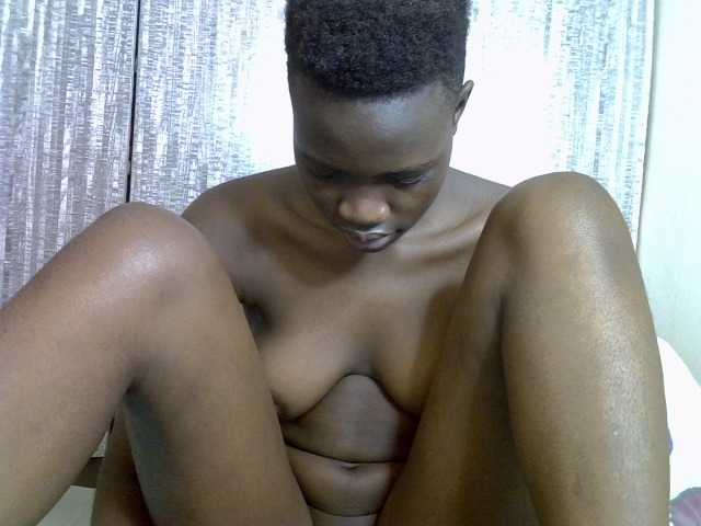 Prettieme12 live cam on BongaCams