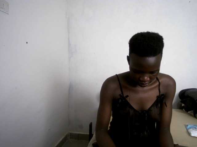 Prettieme12 live cam on BongaCams