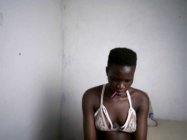 Prettieme12 live webcam show