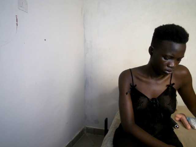 Prettieme12 live cam on BongaCams