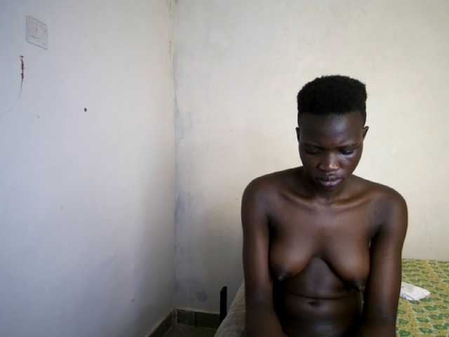 Prettieme12 live cam on BongaCams