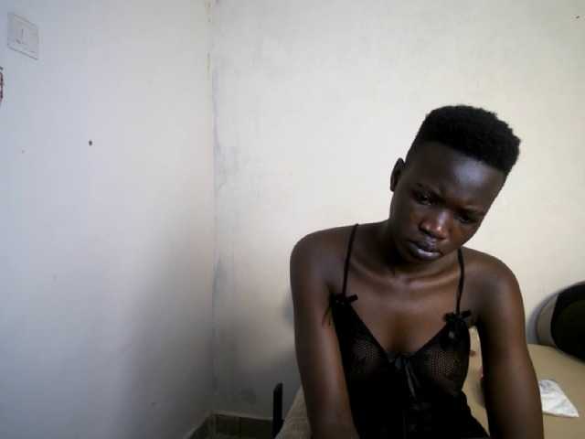 Prettieme12 live cam