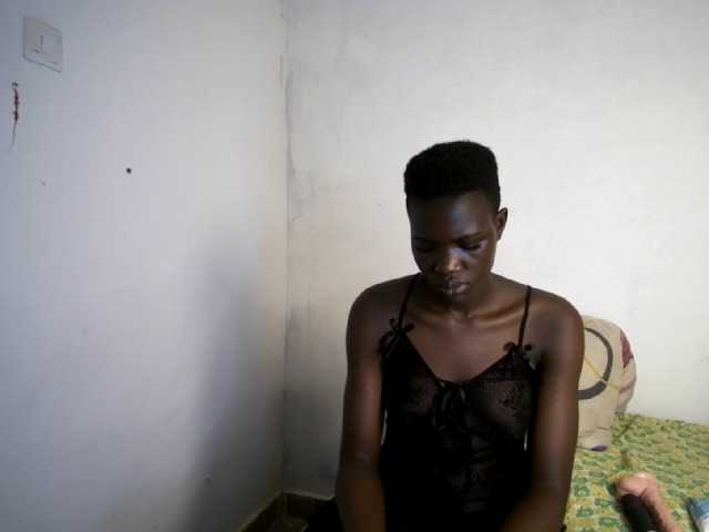 Prettieme12 live cam on BongaCams