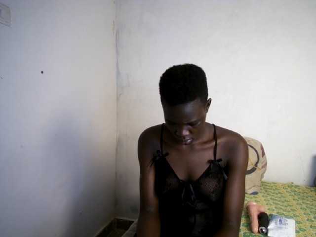 Prettieme12 live cam on BongaCams