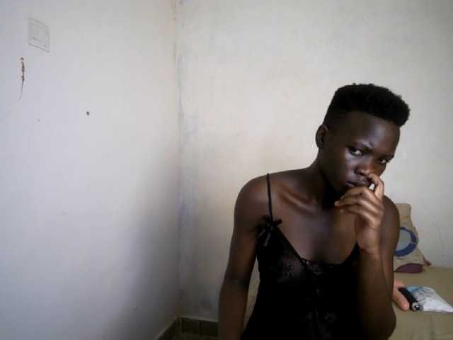 Prettieme12 live cam