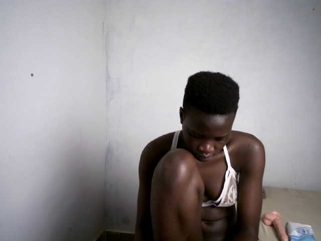 Prettieme12 live webcam show
