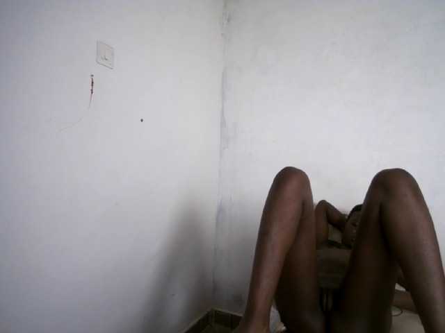 Prettieme12 live cam on BongaCams