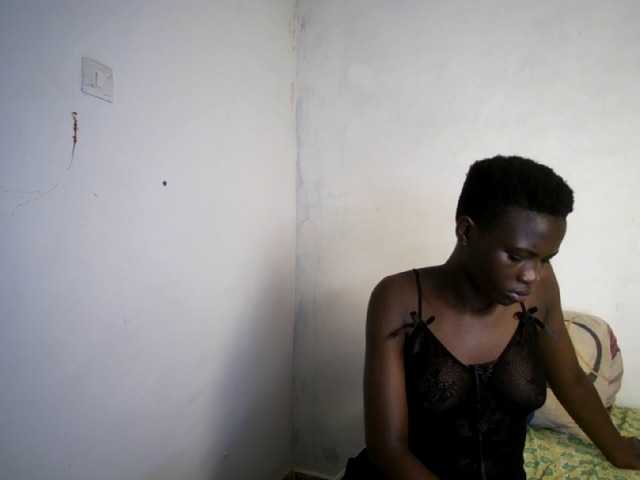 Prettieme12 live webcam show