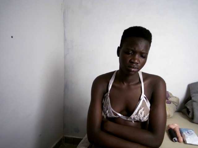 Prettieme12 live cam on BongaCams
