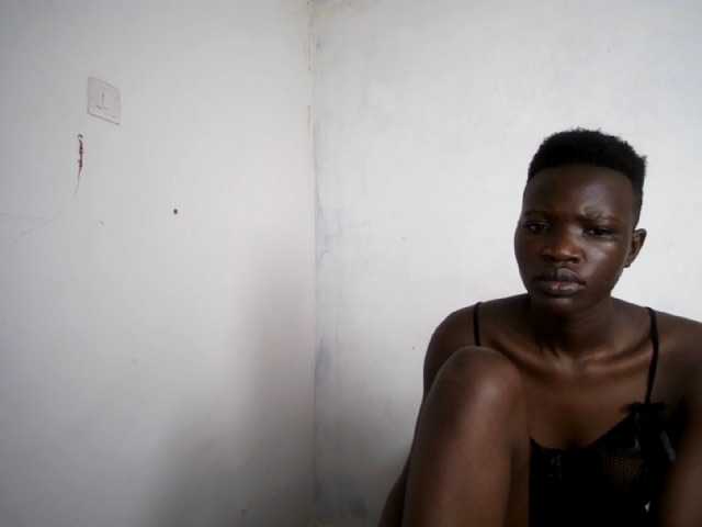 Prettieme12 live cam on BongaCams