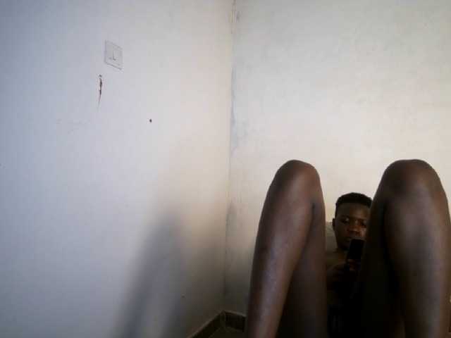 Prettieme12 live cam on BongaCams