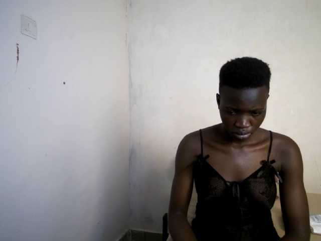 Prettieme12 live cam on BongaCams