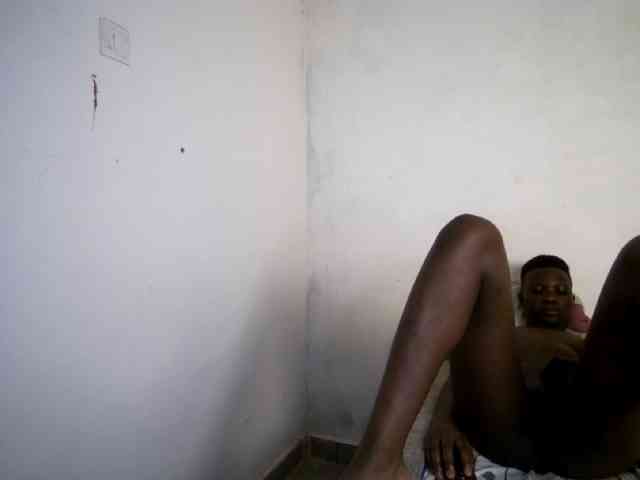 Prettieme12 webcam