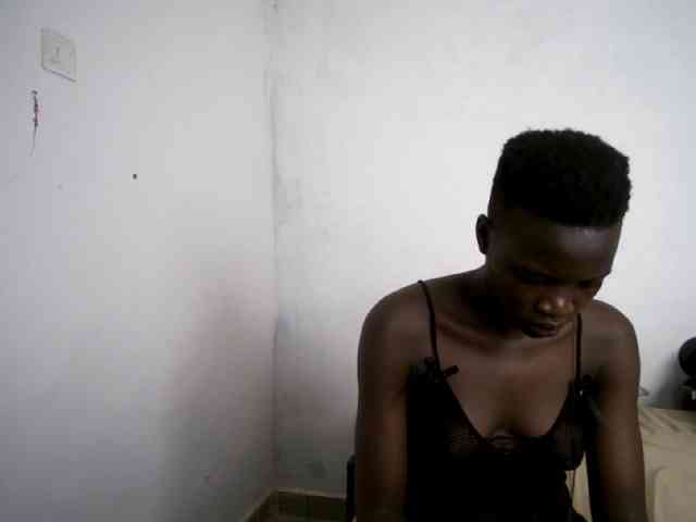 Prettieme12 webcam