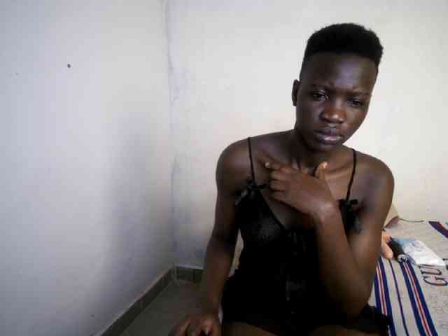 Prettieme12 webcam
