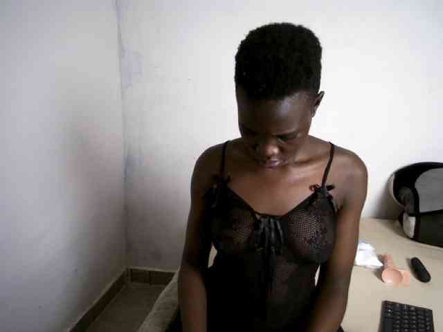 Prettieme12 webcam