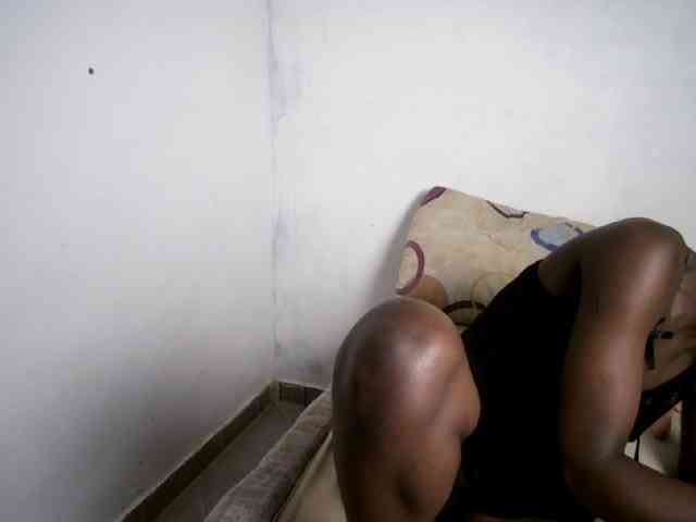 Prettieme12 webcam