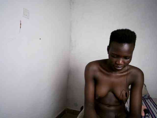 Prettieme12 webcam