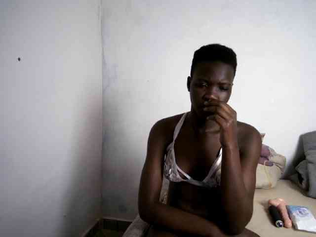 Prettieme12 webcam