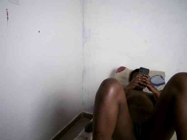 Prettieme12 webcam