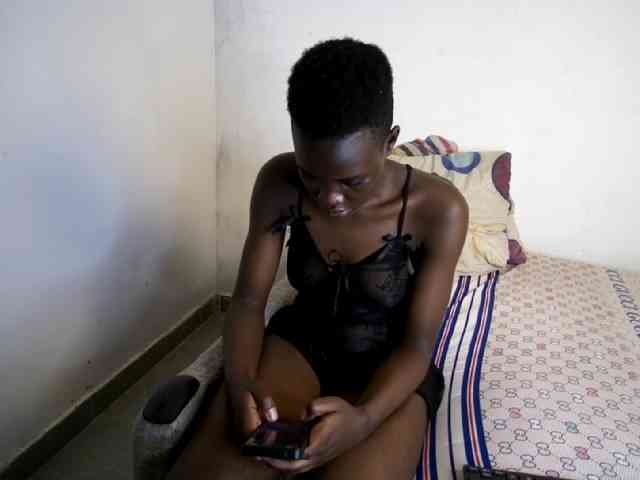 Prettieme12 webcam