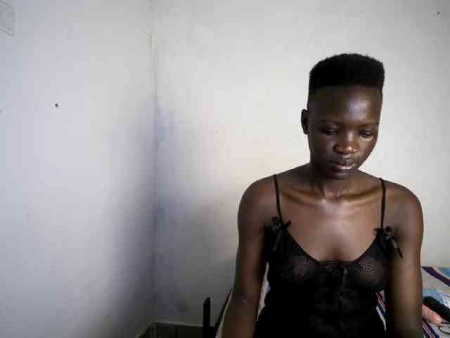 Prettieme12 webcam