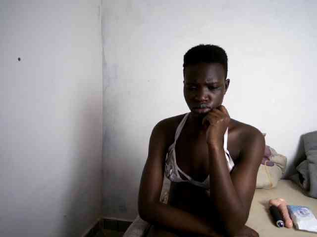Prettieme12 webcam
