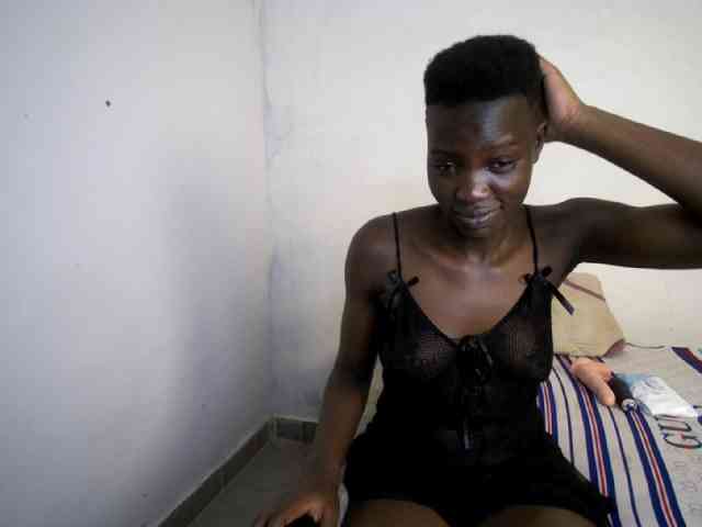 Prettieme12 webcam