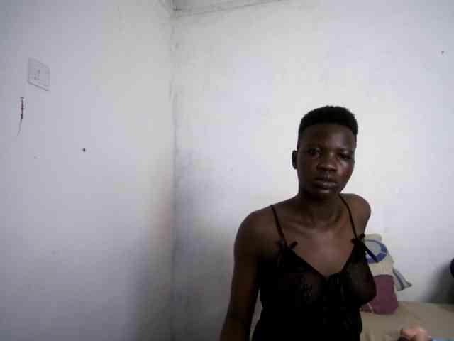 Prettieme12 webcam