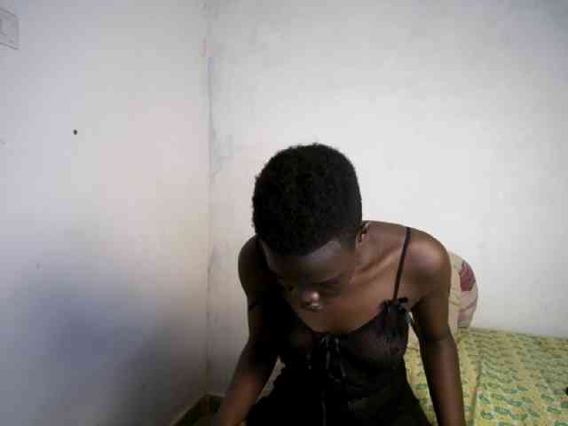 Prettieme12 webcam