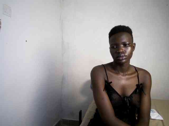 Prettieme12 webcam