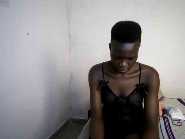 Prettieme12 webcam