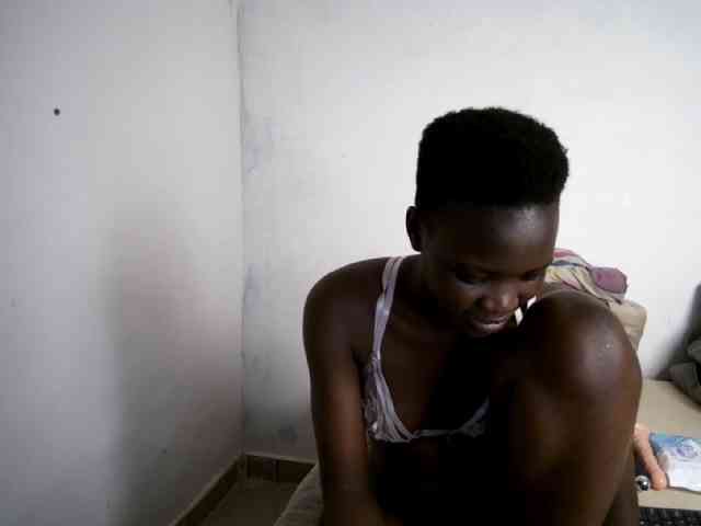 Prettieme12 webcam