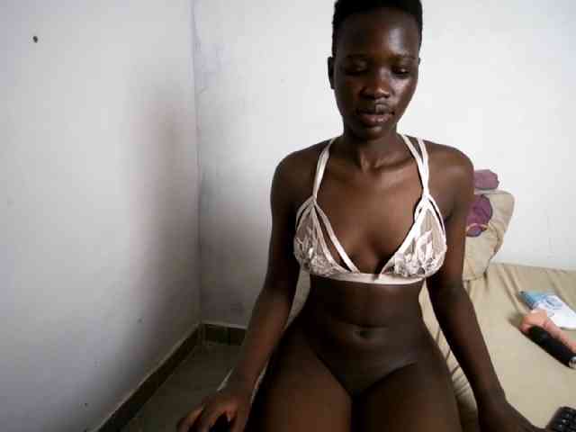 Prettieme12 webcam