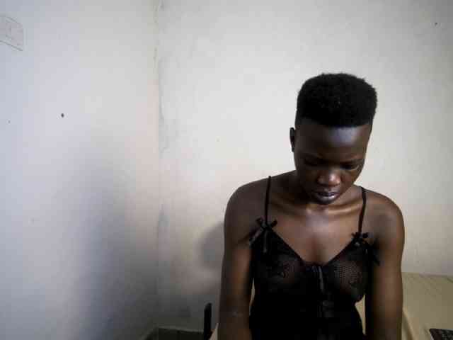 Prettieme12 webcam