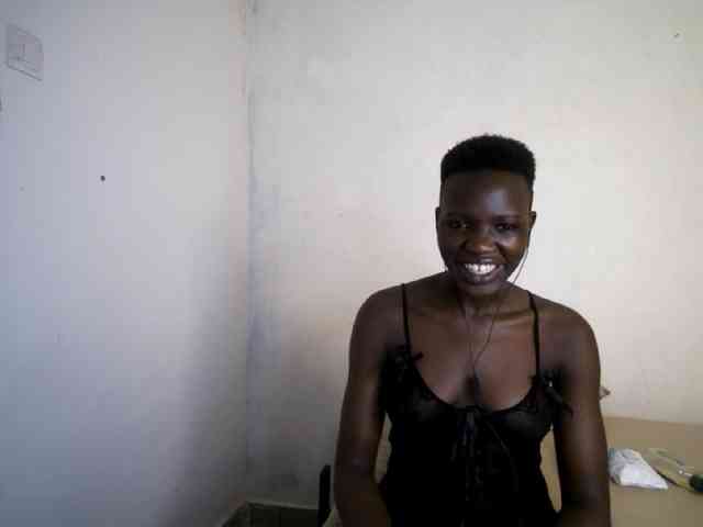 Prettieme12 webcam