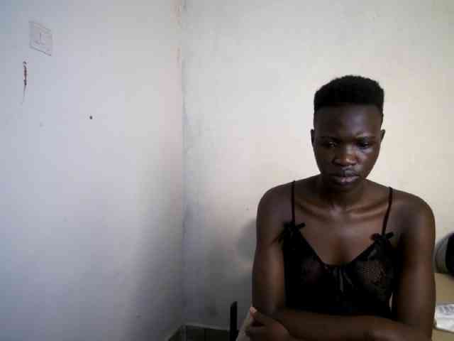 Prettieme12 webcam