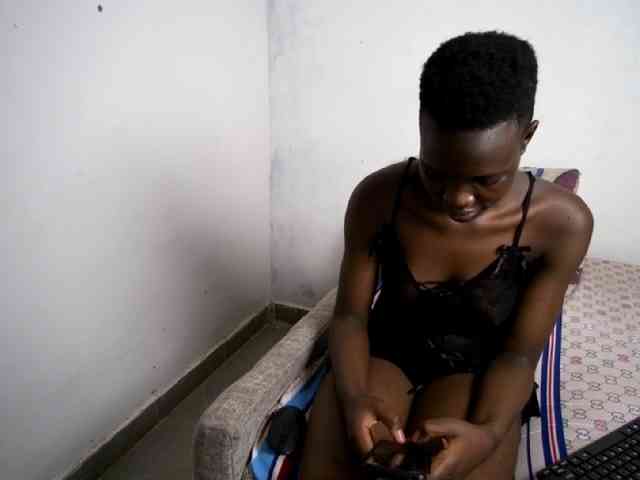 Prettieme12 webcam